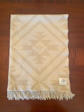 Faherty Cream & Beige Geometric Cashmere Wool Throw with Fringe Made in Italy